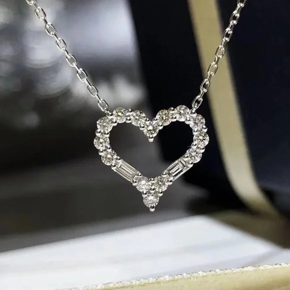New Women’s 925 Silver Beautiful Heart Diamond Necklace - Picture 1 of 2